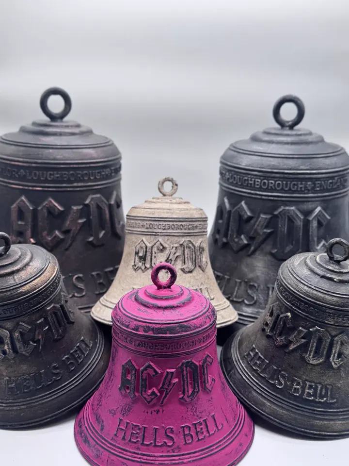 Cloches décoratives imprimées en 3D et patinées à la main, noires, grises et une rose